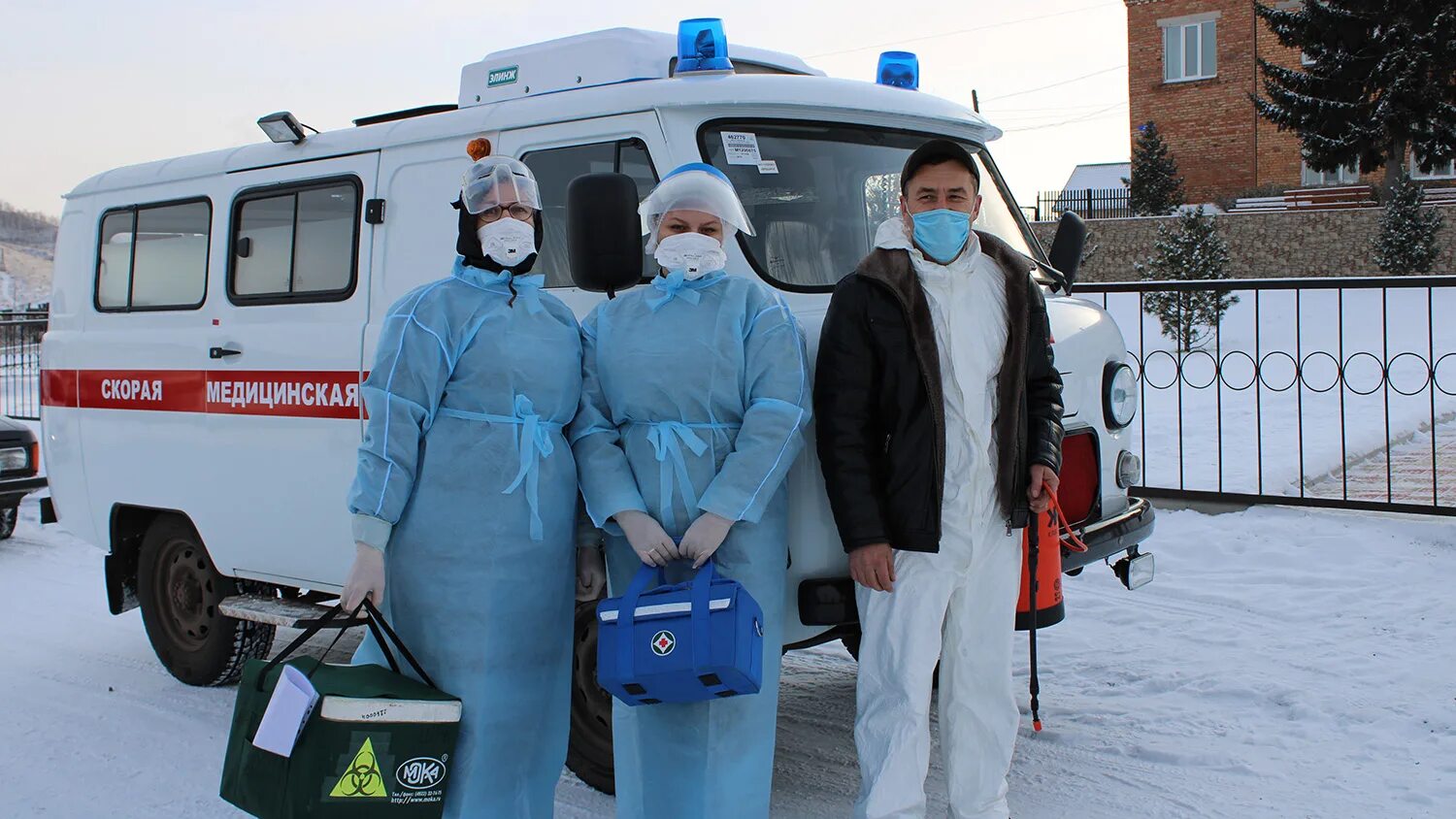 Фельдшер сельский врач. Шарыпово больница. Шарыпово больница городская. Фельдшер. Деревенский фельдшер.