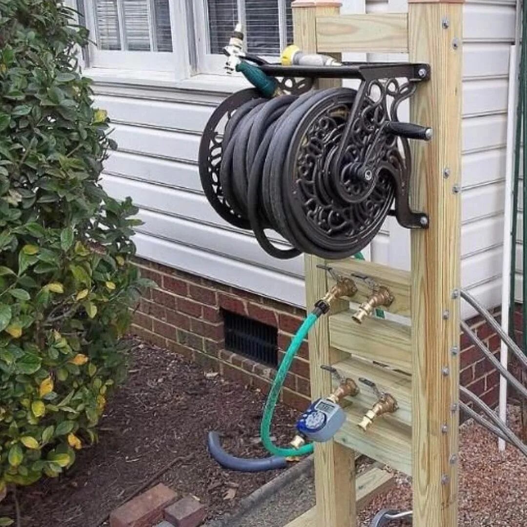 Короб для шланга. Короб со встроенным металлическим краном senkron н3/4" ipg3/4. Гардена колонка со спиральным шлангом. 000. 000.