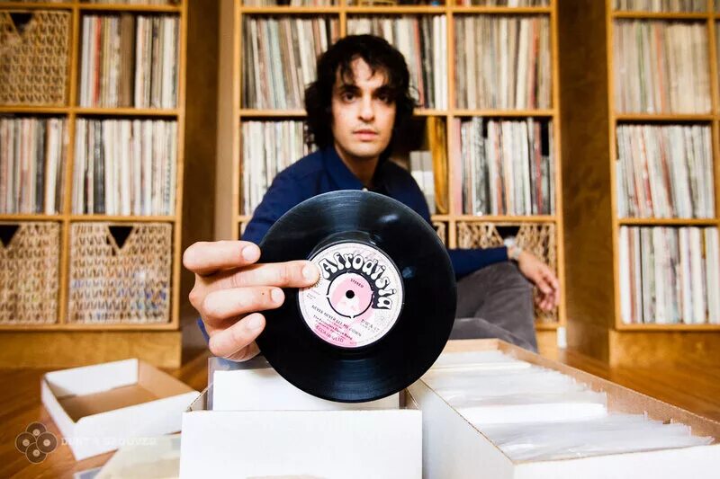 коллекционер винила. коллекционер винила евгений голубев. коллекционер винила. коллекционер винила. коллекция виниловых пластинок.