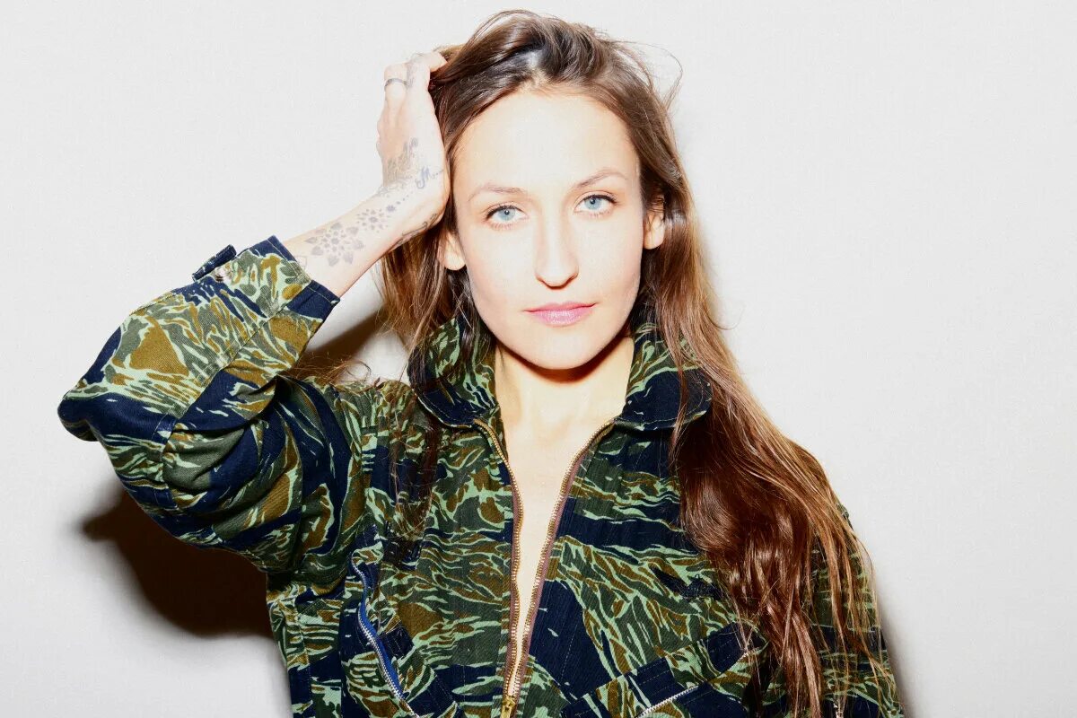 домино кёрк уродина. домино керк. пенна домино керк. домино керк-бэджли. джемайма кирк ножки.