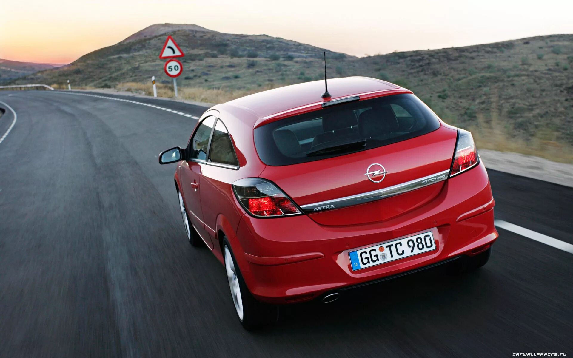 Почему на машине опель. Opel Astra h GTC. Опель Astra GTC.