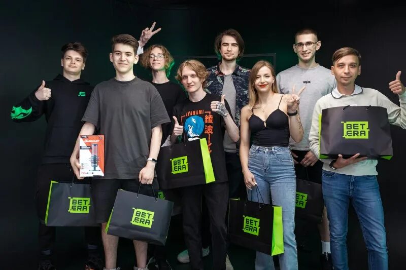 Betera вакансии. Уборка мусора в парке. Дети собирают мусор в парке фото. Betera вакансии. Betera вакансии.