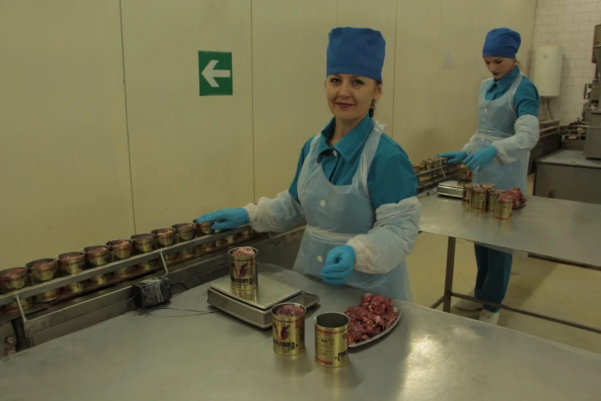 Директор калинковичи. Калинковичский райисполком. Гомель мясокомбинат. Проходная мясокомбината. Калинковичский мясокомбинат фото.