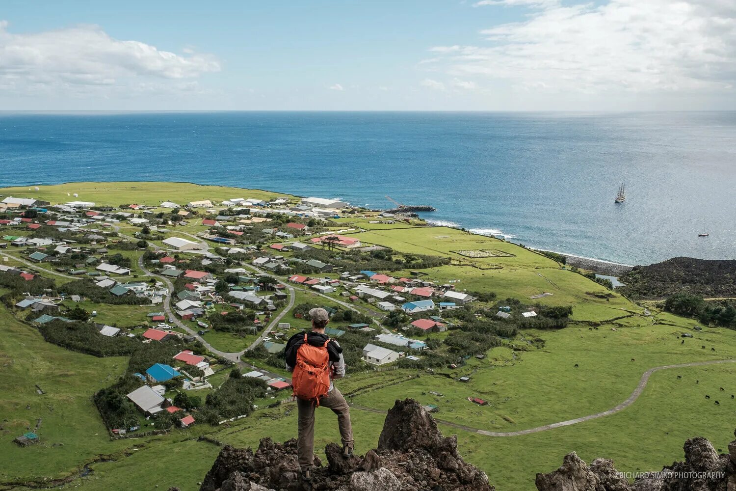 Удалить island. Остров Тристан-да-Кунья. Эдинбург семи морей. Поселок Эдинбург семи морей. Эдинбург (Тристан-да-Кунья).