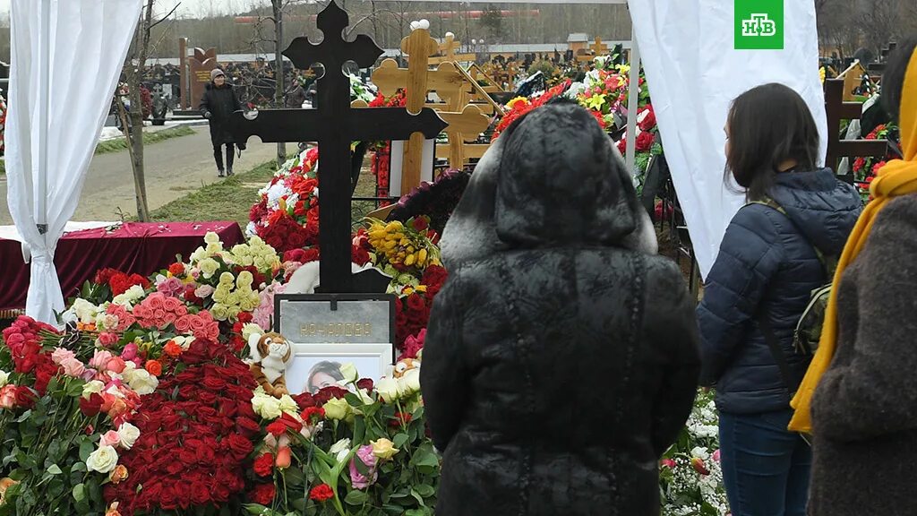 Троекуровское кладбище могила Юлии Началовой.
