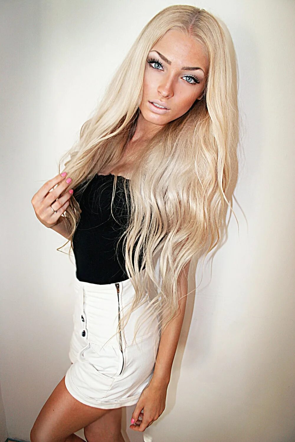 Селена гомес. Селфи селены гомес. Гомес инстаграм селфи. Барбара палвин и кара делевинь. Популярные девичьи.