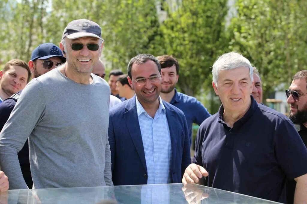 Сулейман керимов 2025. Сулейман абусаидович керимов. сенатор дагестана сулейман керимов. хизри магомедович абакаров. сулейман керимов в дербенте.