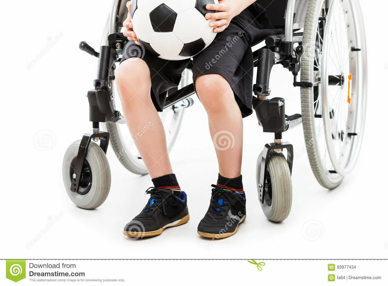Выяснилось что ребенок инвалид. Ребенок в инвалидной коляске. Футбол для детей инвалидов. Мальчик в инвалидной коляске. Мальчик инвалид картинка.