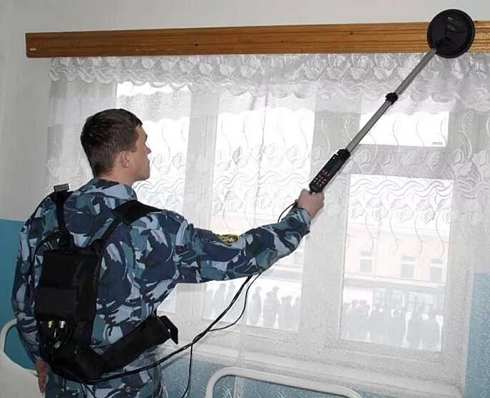 техническим средствам обнаружения сокрытых вложений. технические средства таможенного контроля. находки в брестской крепости времен вов. схроны оружия боевиков в чечне. аппарат для проверки стен.