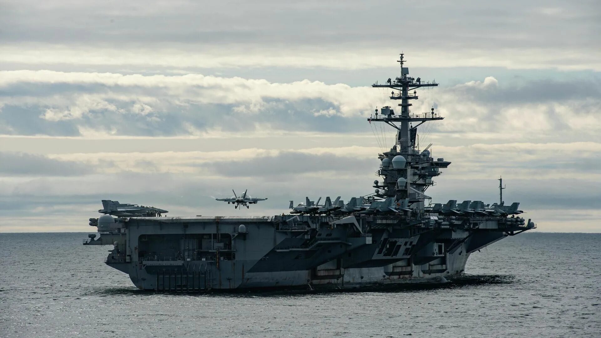 Uss bunker hill cg-52. Дуайт эйзенхауэр авианосец. Cvn 77 авианосец. Uss nimitz cvn-68. Энтерпрайз корабль авианосец.