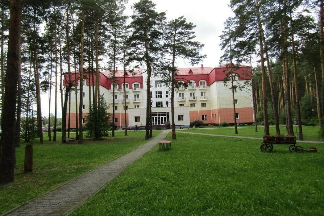 Санаторий тараскуль тюмень. Ленёвка санаторий нижний тагил. Санаторий самоцветы алапаевский. Санаторий сосновый бор алтайский край. Лагерь изоплит екатеринбург детский.
