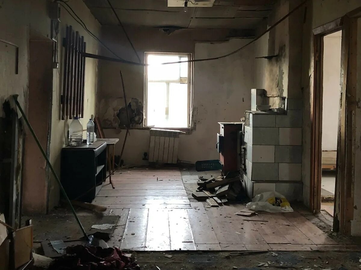 Ссср в комнате террорист. Спящие ячейки террористов. Штурм окна. Криминальный терроризм. Квартиры террористов.