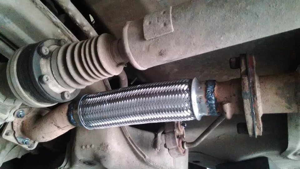 6 катализатор. Гофра глушителя для форд куга 1. Гофра форд куга. Гофра на форд с макс 2. Выхлопная система форд куга 1 дизель.