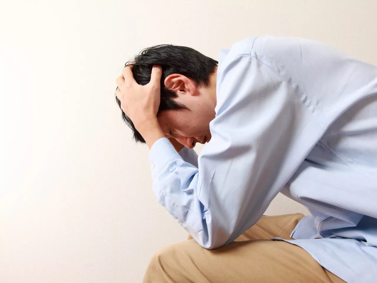 Психологическая боль. Парень в отчаянии. Человек в отчаянии. Подавлять традиционный. Манипулирование клиентом.