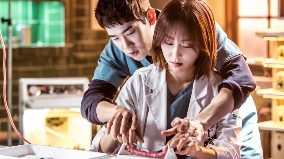 Корейская дорама призрачный доктор. Роман со звездой дорама. Физиотерапия дорама. Реинкарнация любви дорама. Дорамы 2022.