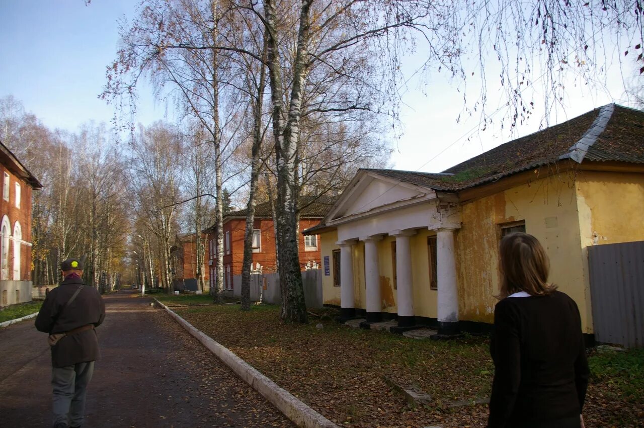 Новоселицы новгородская область. Аракчеевские поселения Новоселицы. Аракчеевские казармы Новоселицы. Казармы в Новоселицах Новгородской области. Аракчеевские казармы в Новгородской области Новоселицы.