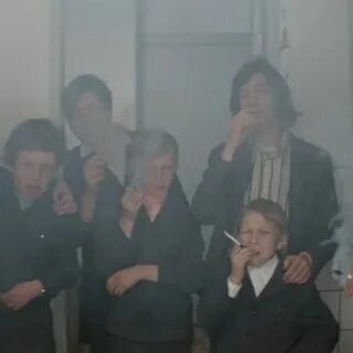 Курят в школе
