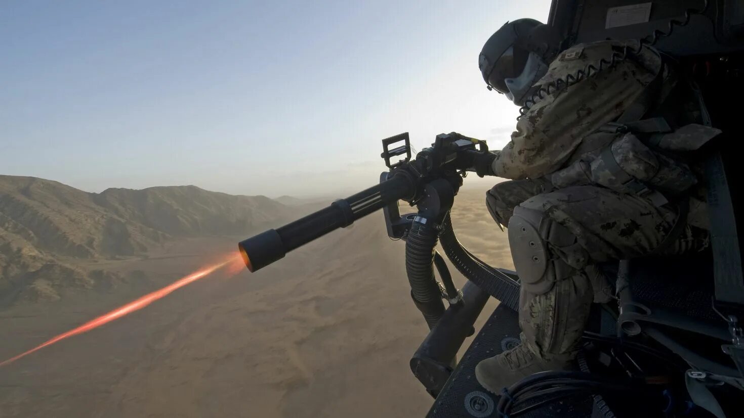 Стрельба из пулемета видео. Пулемет m134 minigun. m134 minigun на вертолетах. minigun m134 стрельба. m134 minigun фото.