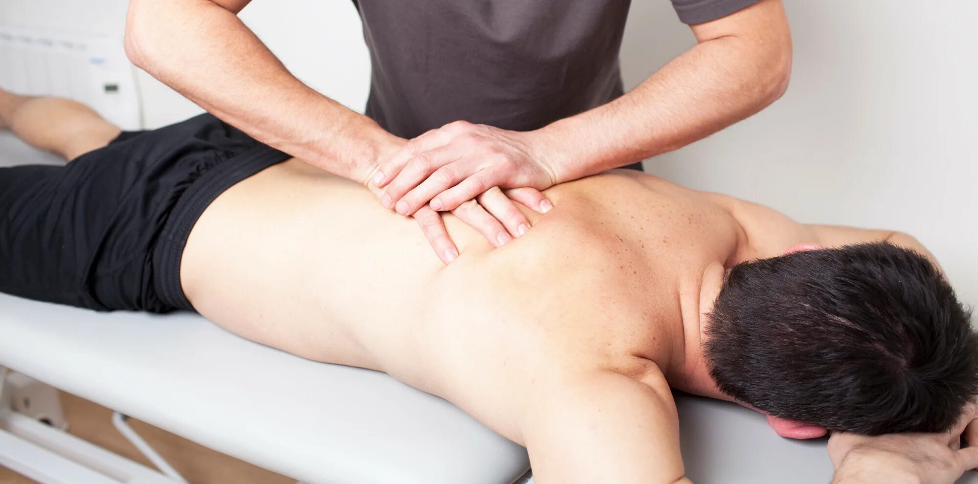 Max massage. Постизометрическая релаксация мануальная терапия. Массажист мужчина. Массаж спины. Спортивный массаж.