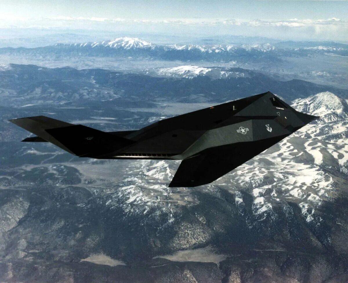 Истребитель стелс. F 117 стелс. F-117 Nighthawk. Истребитель стелс f-117. Lockheed f-117 Nighthawk.