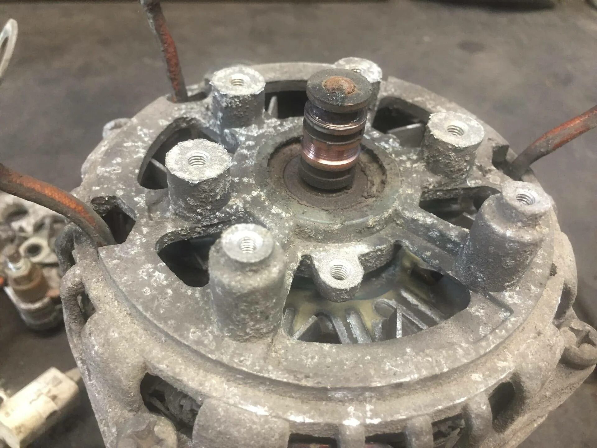 Сломанный генератор. Генератор ваз 2110 шумит. Сломан генератор. Домашний генератор сломанный. Сломан генератор.