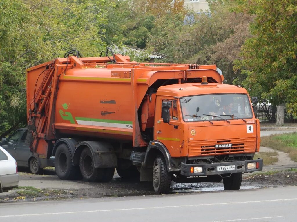 2 мусоровоза. КАМАЗ 65115 мусоровоз ко 415. Мкм-4704 КАМАЗ 65115-62. Мусоровоз мкм-4605 на шасси КАМАЗ. Мусоровоз КАМАЗ мкм 4704.