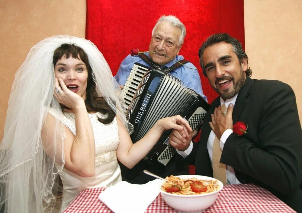 Итальянки свадьба. Итальянцы и русские. Итальянки про брак. Замуж за итальянца.