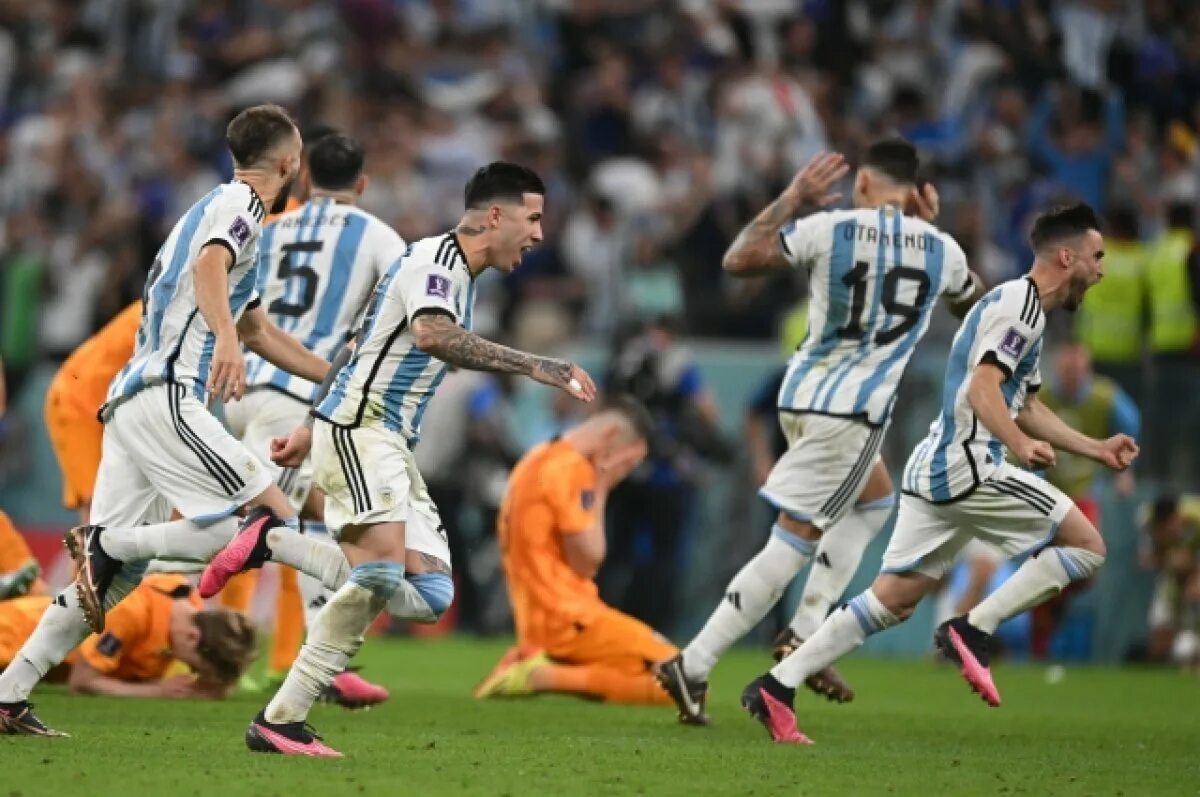 Аргентина 1 4 финала. Аргентина нидерланды 2022. Аргентина нидерланды чм 2022. Габриэль батистута 2022. Лионель месси чм 2010.