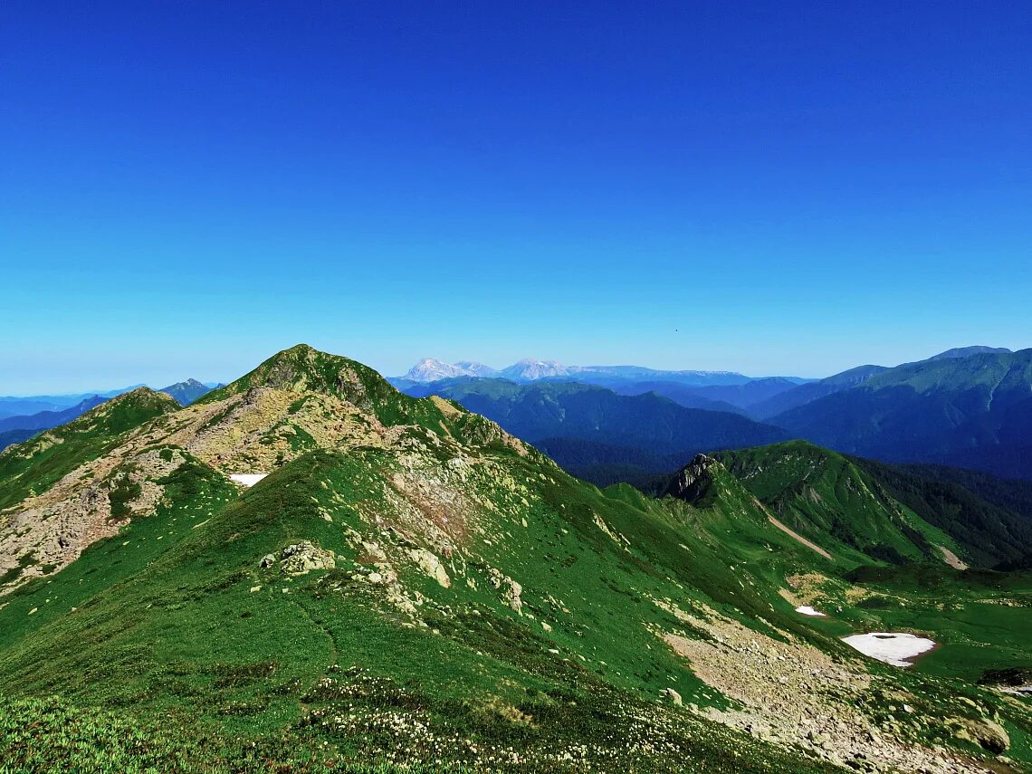 Адлер горы. Эсто-садок горки город. Красная поляна краснодарский край. Красная поляна сочи лето. Уральские горы сочи.