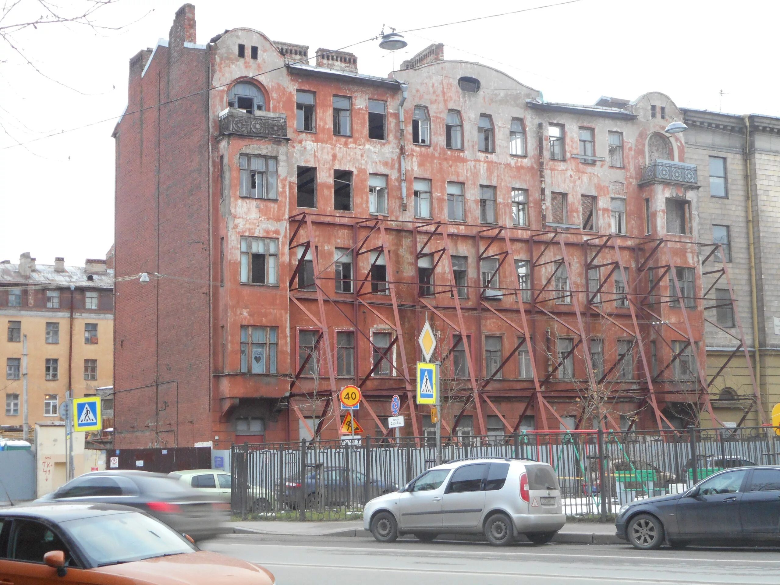 обрушение балкона в санкт-петербурге. стремянная 15/1 спб. адрес обрушившегося дома в петербурге. щербаков переулок 17. рухнувший дом спб двинская улица жертвы.