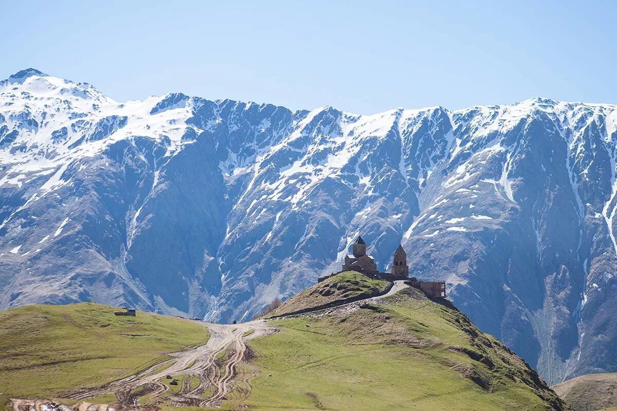 Сторона грузии. Казбеги горы Кавказа.