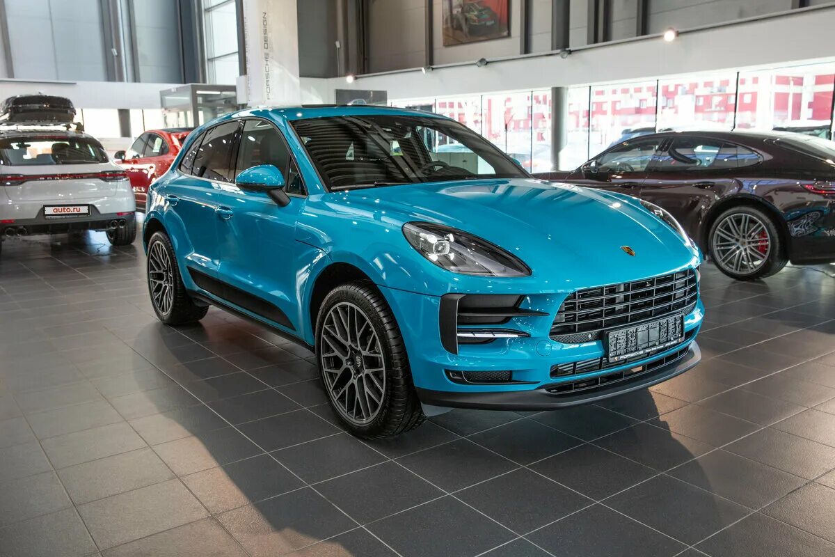 Amore макан. Porsche Macan 2019. Porsche Macan Blue. Porsche Macan голубой. Порше Макан 2021 голубой.