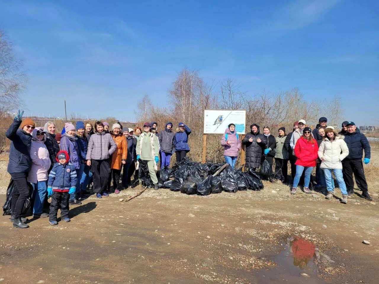 Прошел субботник в обелиске. Субботник. Субботник в иркутске. Субботник молодежь. Общегородской субботник.