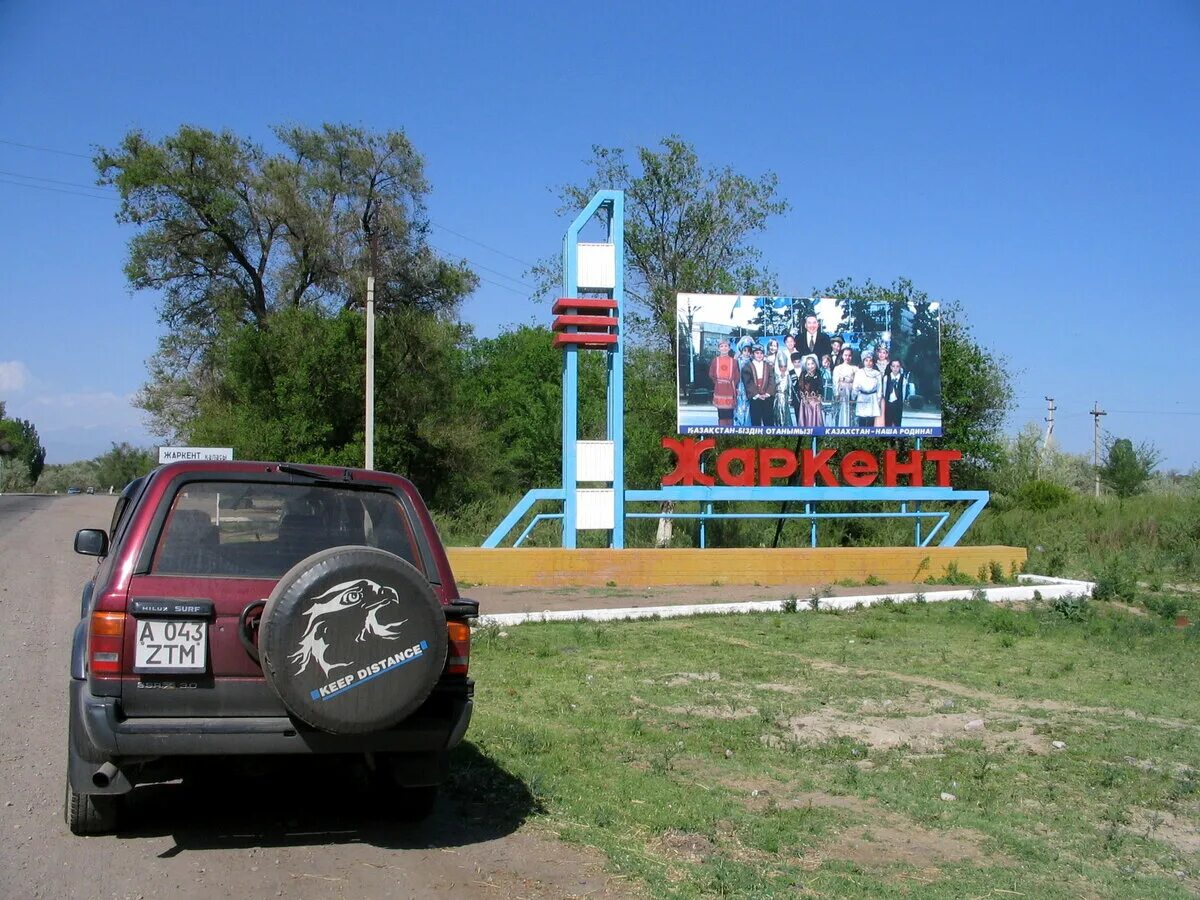 Улицы города жаркента казахстан. Жаркент мечеть. Жаркент горы. Жаркент мечеть. Гогода на месица.