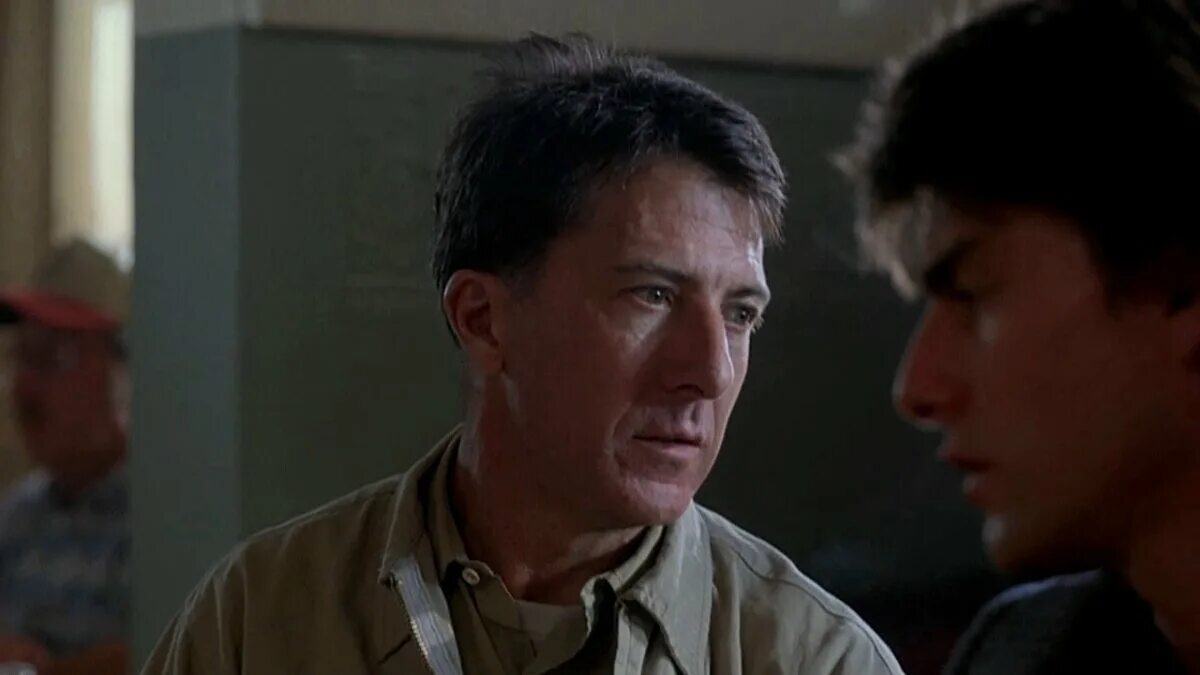 Дастин хоффман человек дождя. Человек дождя фильм 1988 том круз. Человек дождя 1988. Человек дождя (1988, барри левинсон). Дастин хоффман человек дождя фото.