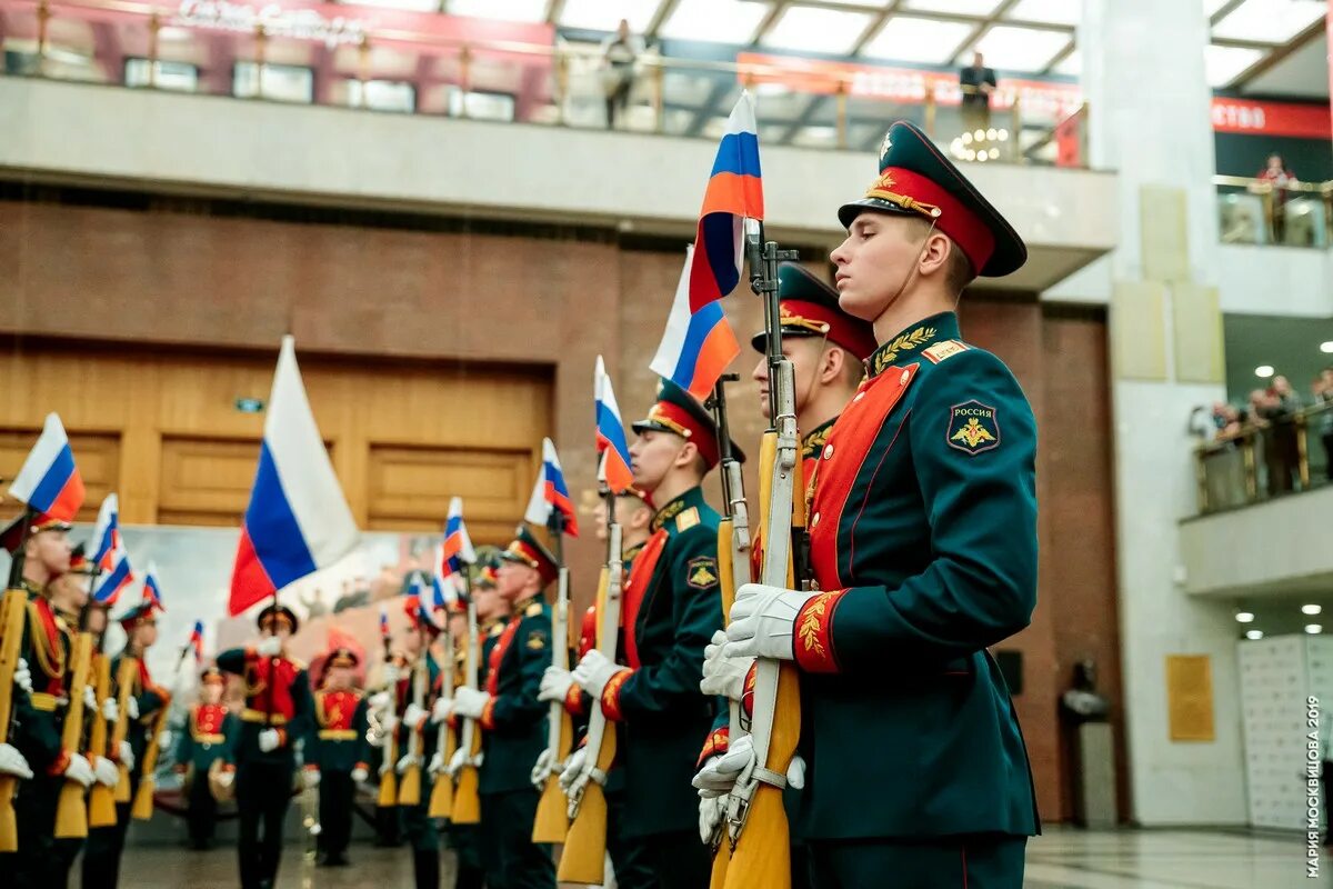 Комендантский преображенский полк. 154 Преображенский полк Москва. Почетный караул России Преображенский полк. 154 Отдельный Комендантский Преображенский полк. Знамя 154 отдельного комендантского Преображенского полка.