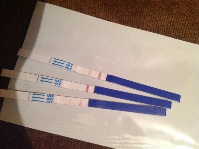 Три теста на беременность. Отрицательный тест на беременность. Отрицательный тест. Два отрицательных теста на беременность.