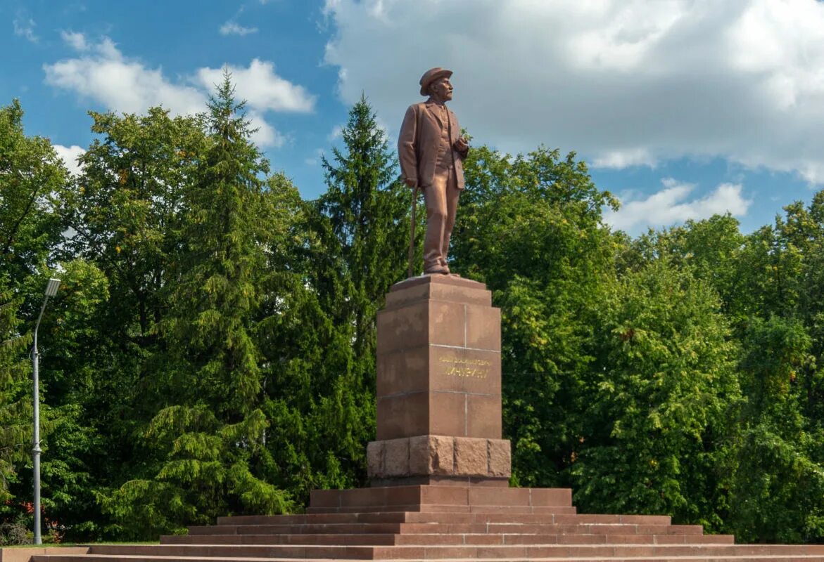 Сайт мичуринска тамбовской области. Мичуринск Тамбовская область наукоград. Мичуринск Липецкая область памятник. Город Мичуринск памятник Мичурину. Площадь Мичурина Мичуринск.