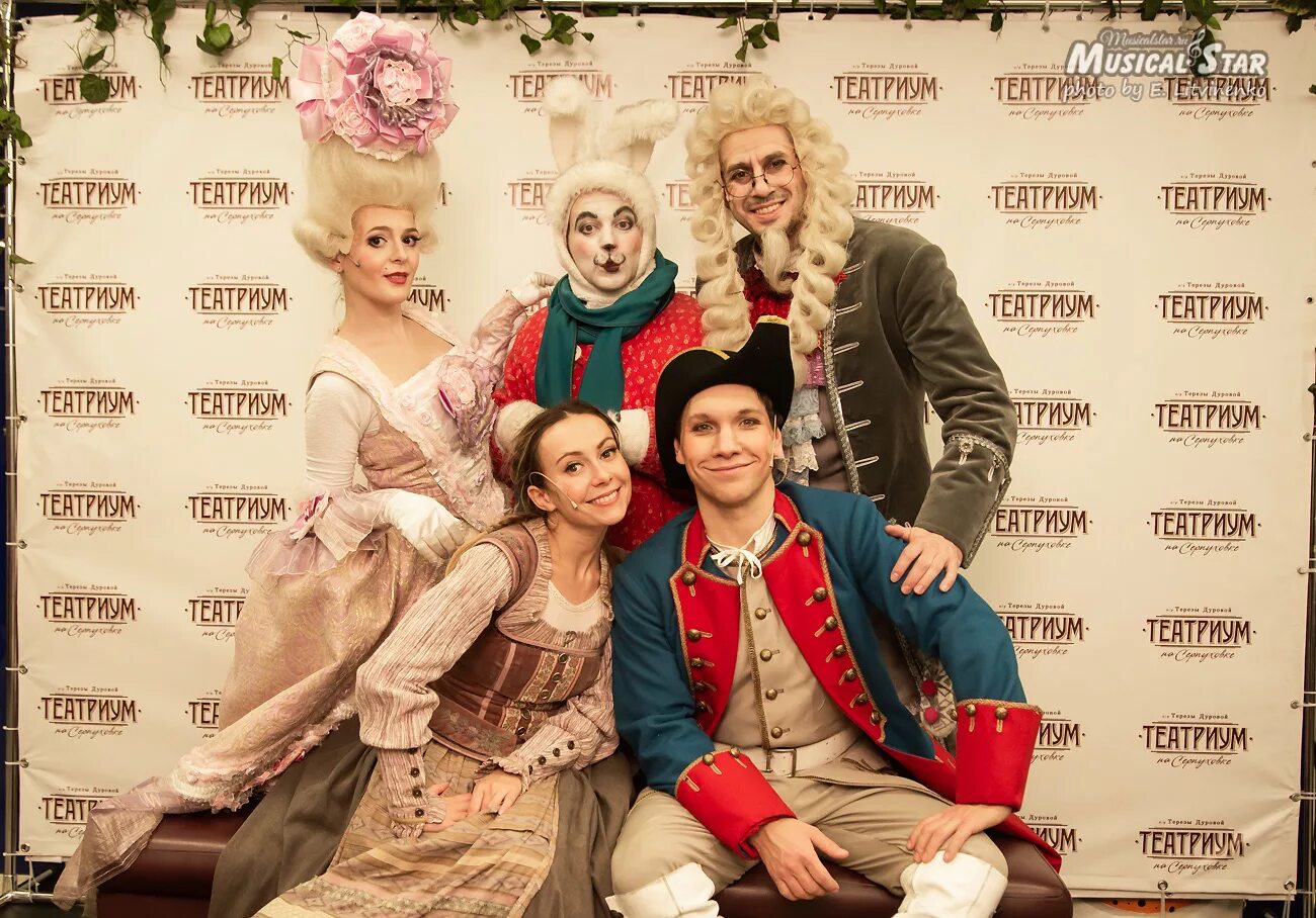 афиша мюзикла. новогодняя афиша в цирке ижевска. фотосессия 12 месяцев. премьера спектакль режиссер антон коваленко. спектакль 12 месяцев в театре.