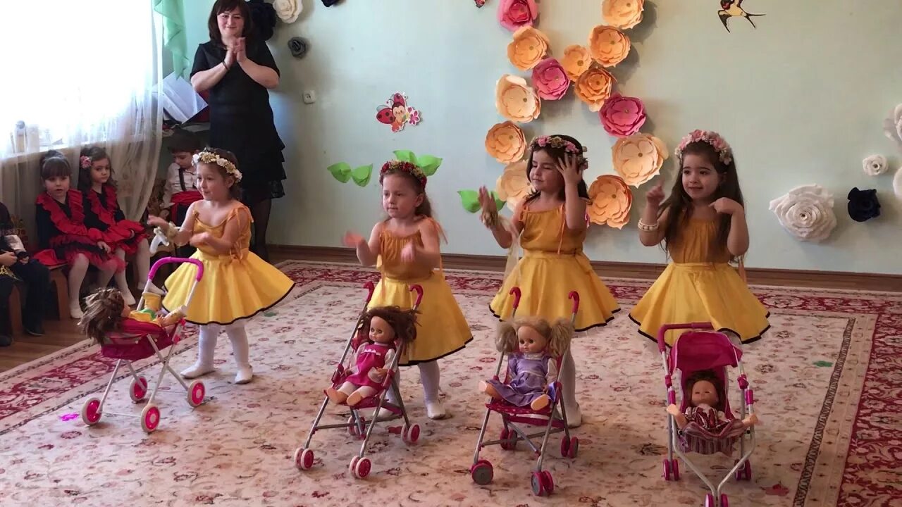 Танец с колясками в детском саду видео. Зажигательные танцы на 8 марта в детском саду. Танец с колясками доу сред. Танец с колясками в детском саду младшая группа. Танец с колясками в детском саду видео.