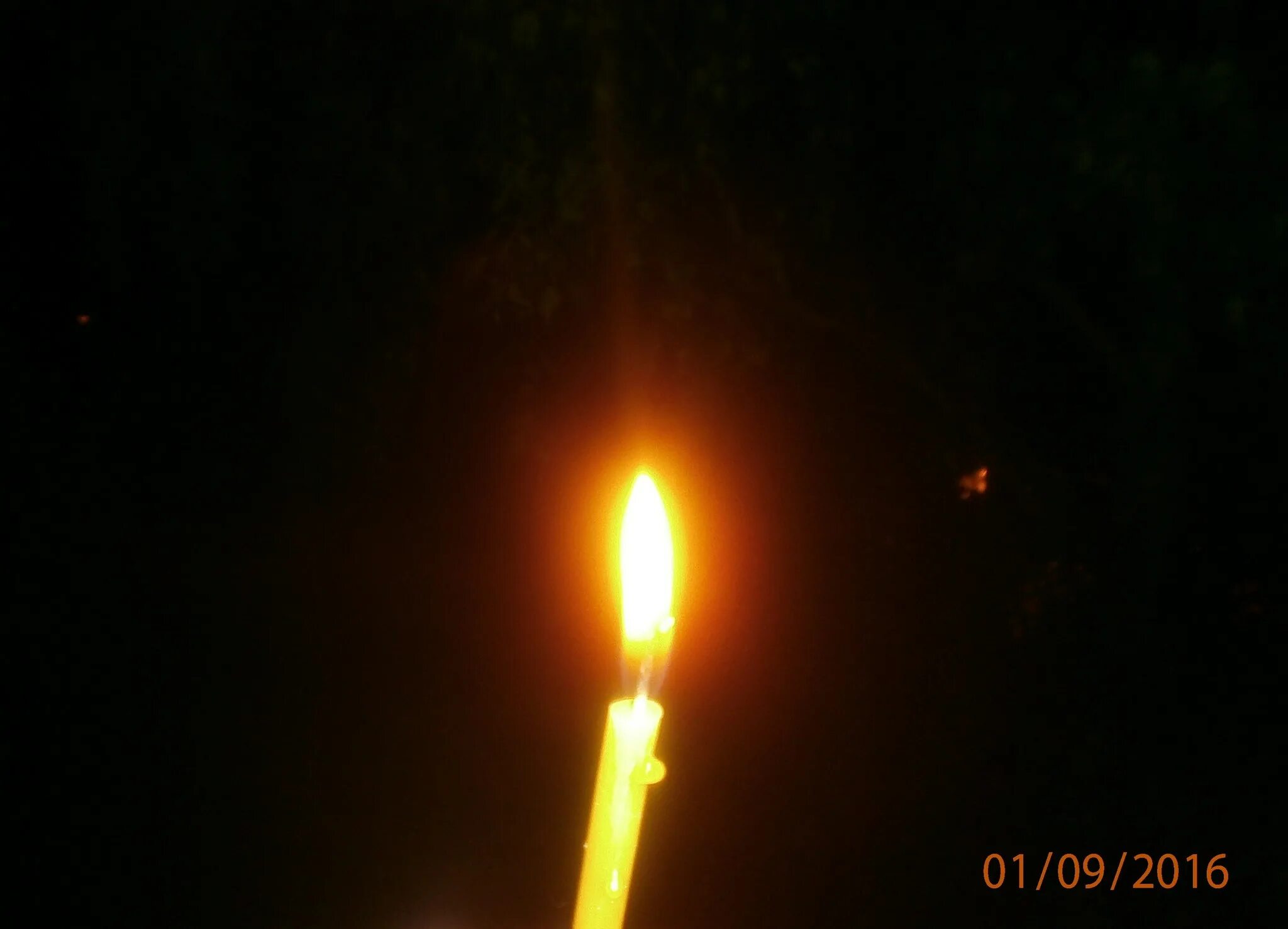 Перевернутая свечка. Огонек от свечи. Колдовские свечи. Магические свечи. Праздничные свечи церковные.