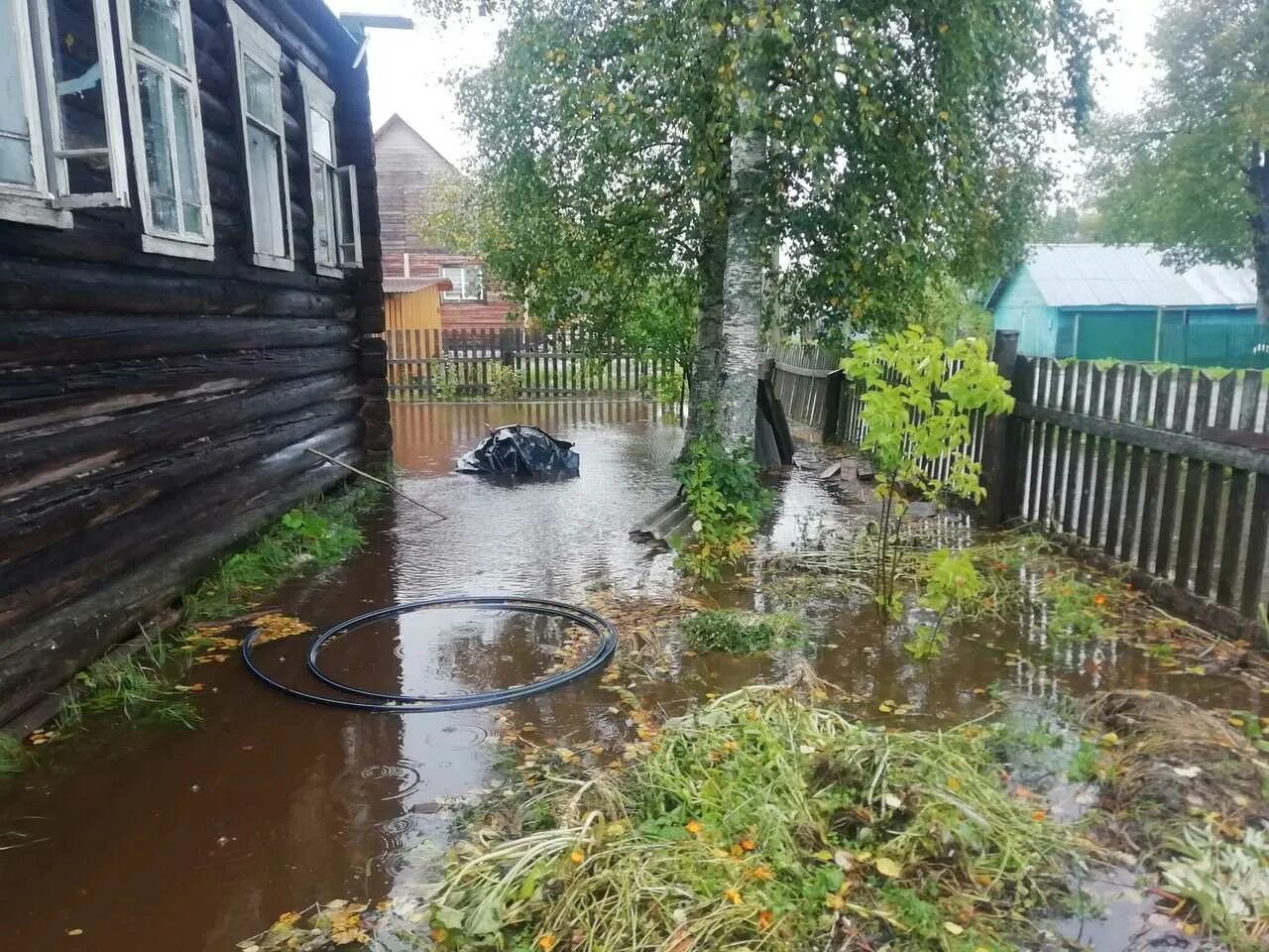 Вода стоит во дворе