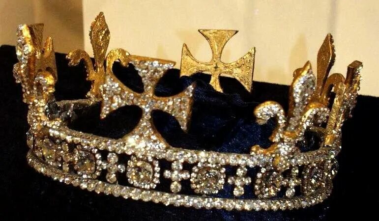 кроун тиара. покажи корону. тиара королевы красоты. королевская корона тиара 2020. корона короля дании кристиана iv.