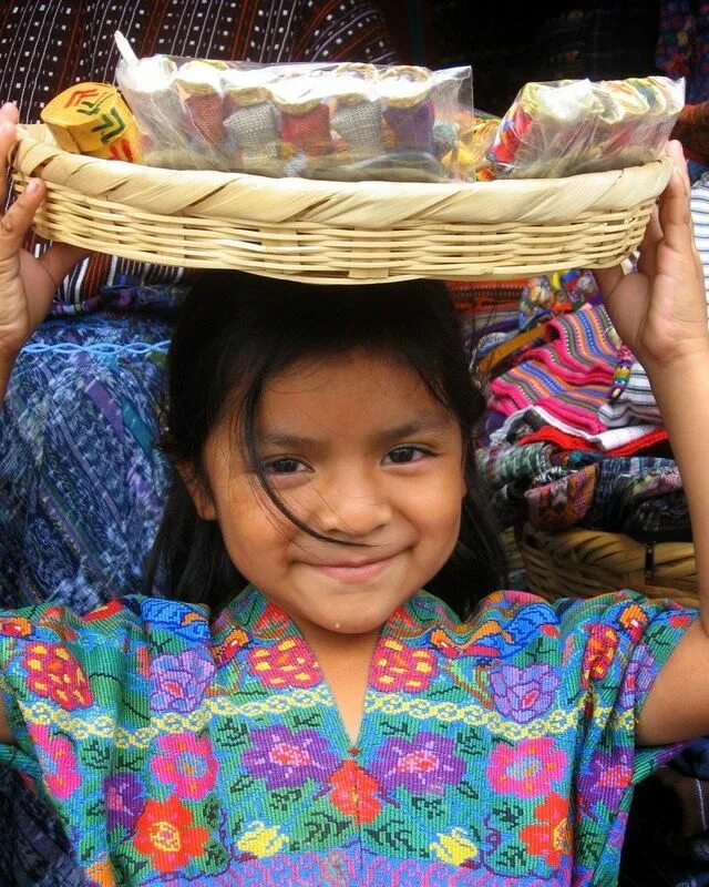 Красивые таджикские дети. Гуанахуато мексика. Маленькая мексика. Мексиканка с ребенком. Мексиканцы семья.