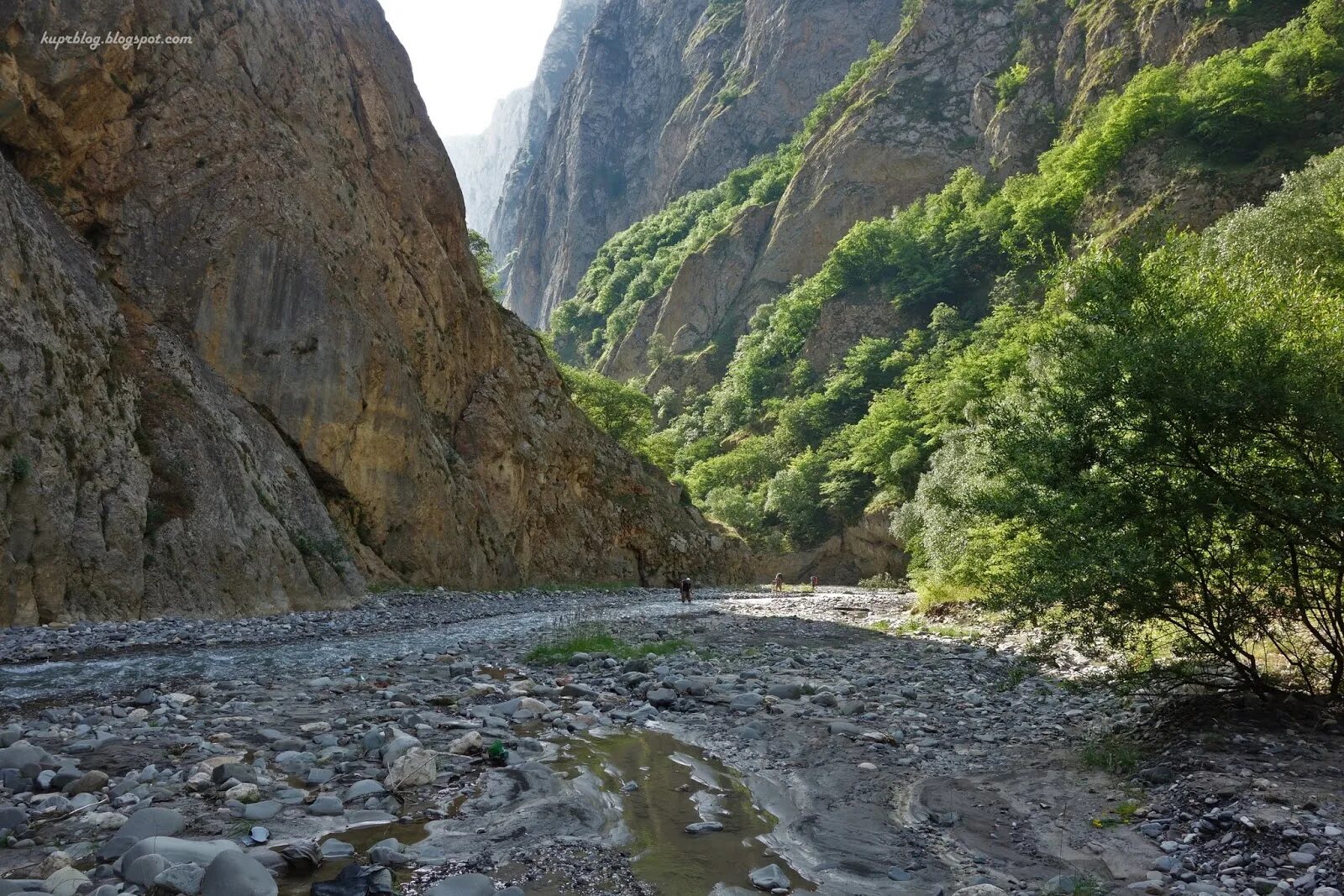 Самур азербайджан. Река Карачай Азербайджан. Река Самур. Река Карачай. Каньон в Азербайджане.