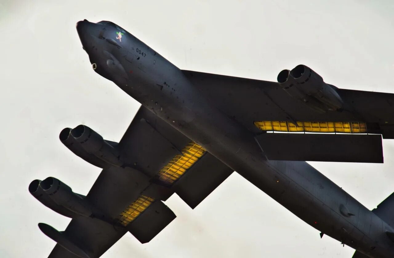 52 a b 2. B-52h «Стратофортресс». B52h бомбардировщик. Boeing b-52 Stratofortress. Стратегический бомбардировщик b-52h Stratofortress ВВС США.