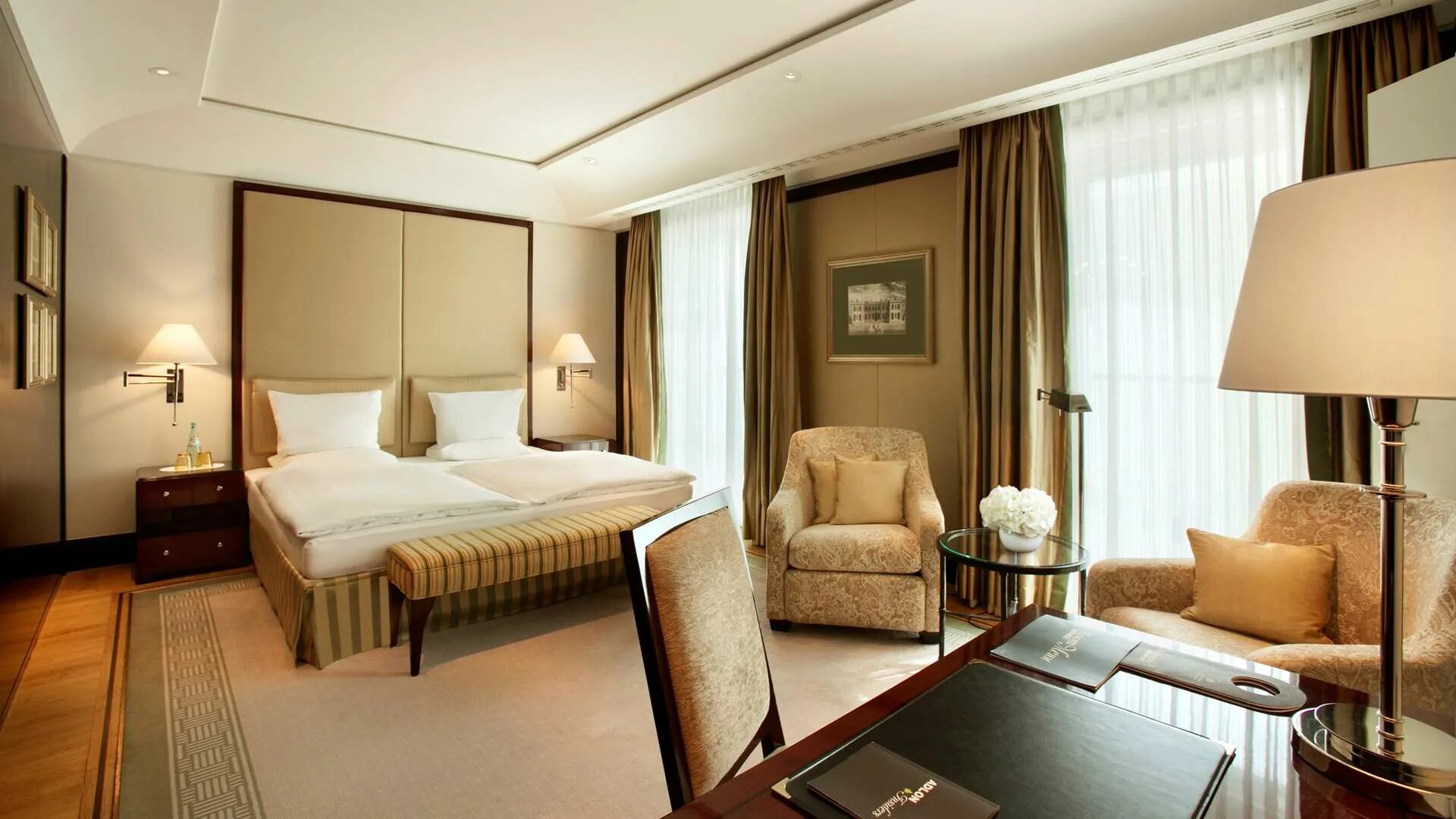 Какой номер отеля. Adlon Kempinski Berlin отель. Hotel Adlon Kempinski 5*. Hotel Adlon Kempinski 5* номера. Кемпински Тель Авив.