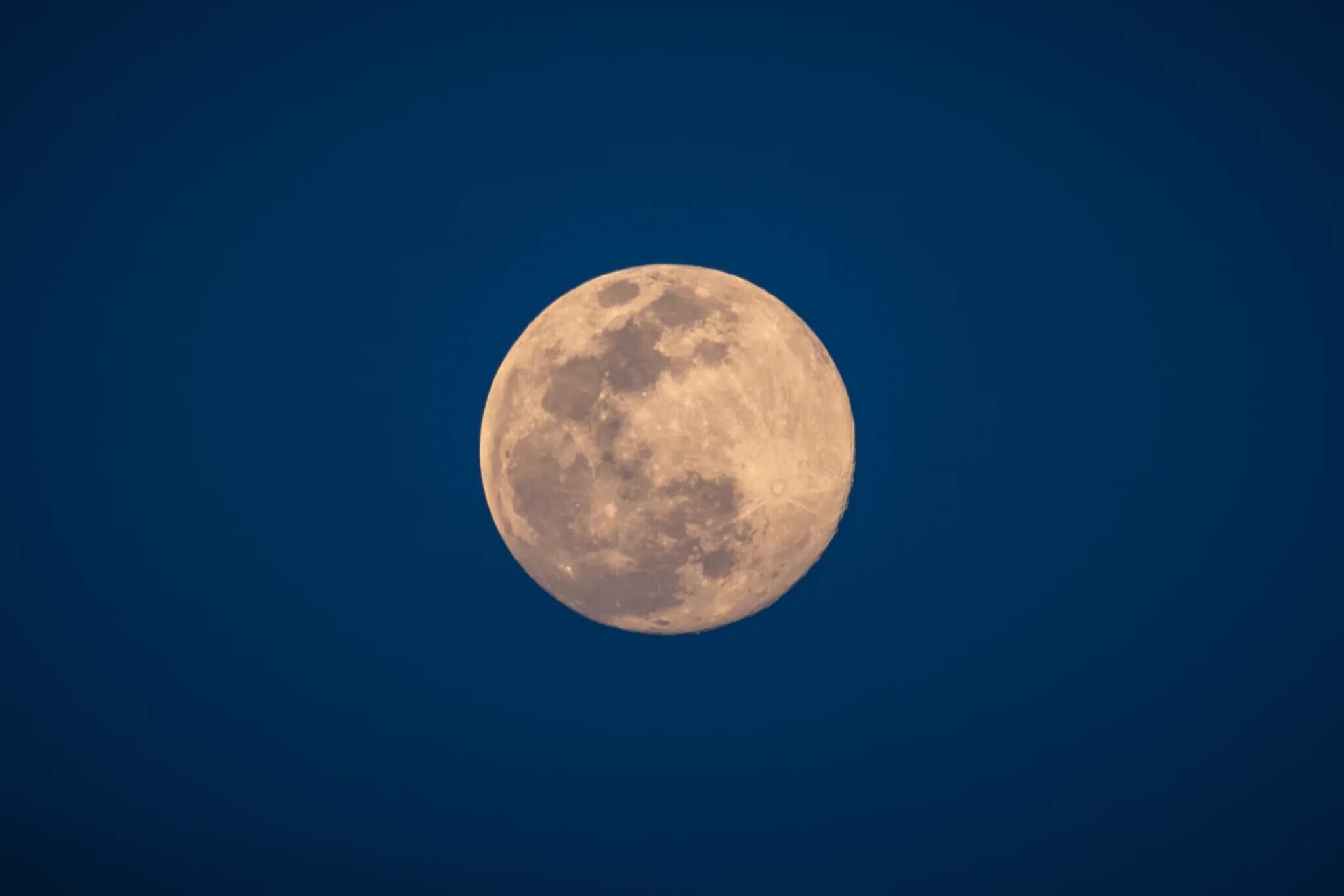 13 мая лунный день. Полнолуние. Фото Луны. Луна 13. Луна в августе.