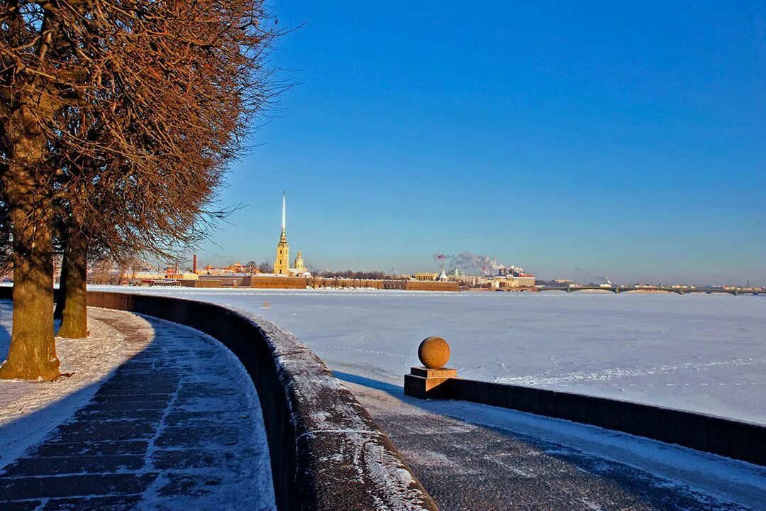 Спб в декабре. Петропавловская крепость Санкт-Петербург зима. Петропавловская крепость в Санкт-Петербурге зимой. Петропавловская крепость зизимой. Петропавловская крепость зимой.