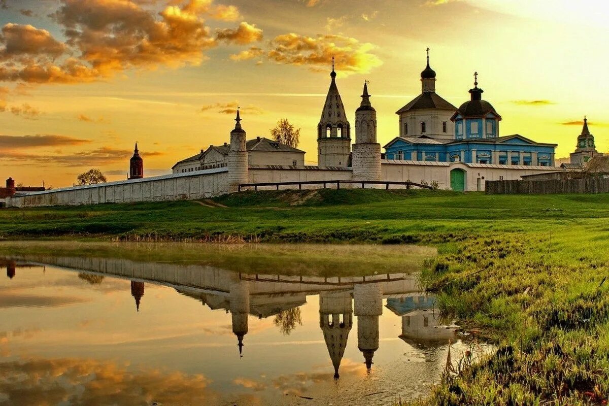 Коломна кремль экскурсии. Бобренёв монастырь в Коломне. Богородице-Рождественский Бобренев мужской монастырь. Бобренев монастырь колокольня Коломна. Бобренев монастырь Коломна 2023.